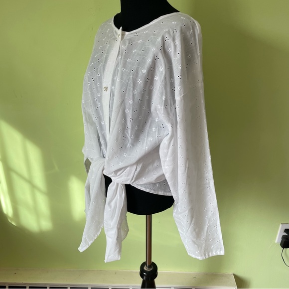 VINTAGE WHITE EYELET PEARL BUTTON LONG SLEEVE BLOUSE TOP SIZE MEDIUM - Picture 2 of 6